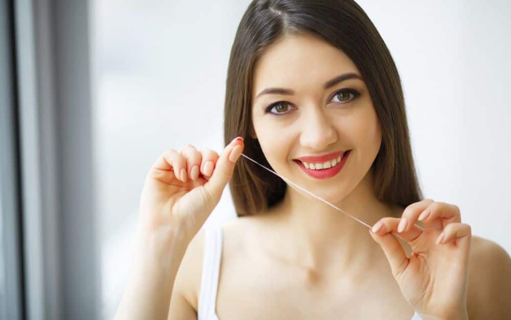 Reasons that people need to floss once per day