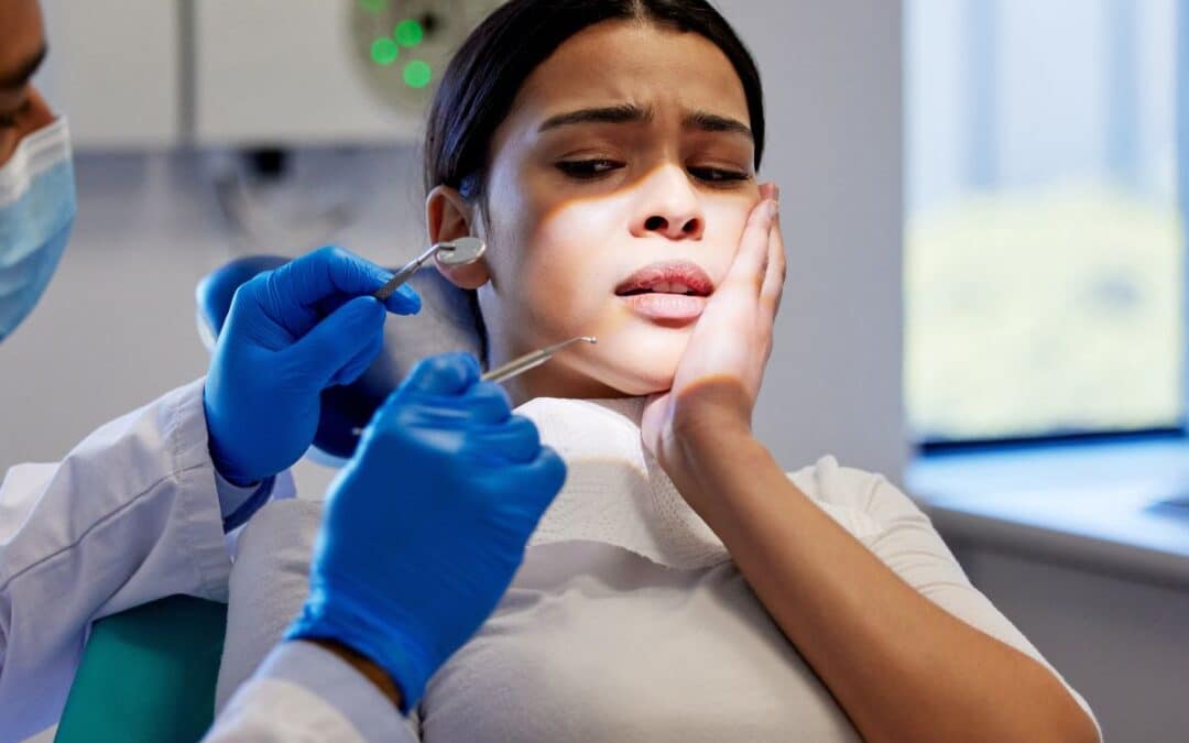 How To Handle A Severe Toothache Before Seeing An Emergency Dentist